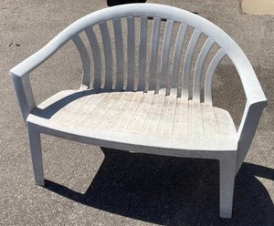 lot 221 image: Outdoor Loveseat