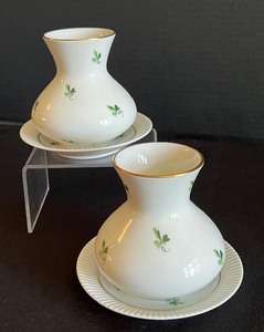 Pair of Augarten Weinlaub Streuer Petite Porcelain Vases with Under Plates
