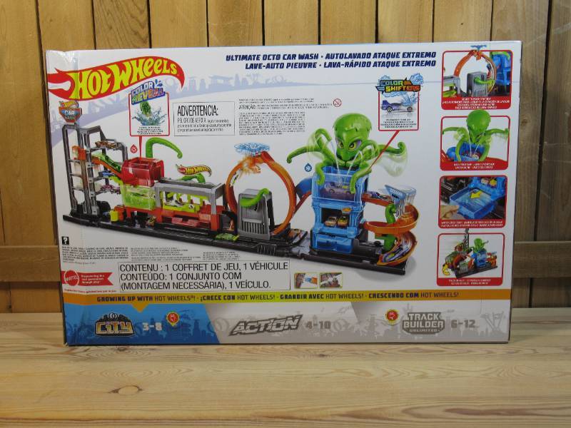 Hot Wheels City Ultimate Octo Car Wash Water Playset with Color