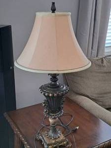 lot 510 image: 30 Table Lamp