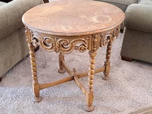 lot 507 image: 28 Wooden Side Table