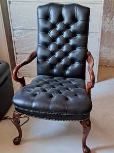 lot 514 image: Black Leather PaddedWooden 41 High-Back Living Room Arm Chair