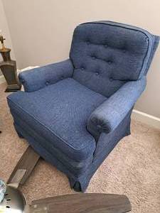 lot 539 image: Living Room Arm Chair
