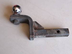 lot 560 image: Reese Hitch with 2 Ball