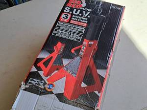 lot 561 image: Lot of (One Pair) Torin Big Red Jacks S.U.V. 3-Ton Ratcheting Jack Stands (In Box)