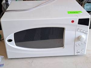 lot 577 image: Whirlpool Household Microwave Oven