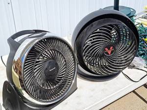 lot 580 image: Lot of (2) 13 Personal Vortex Fans