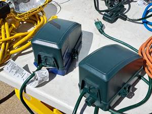 lot 585 image: Lot of (2) Outdoor Plug-In Timers