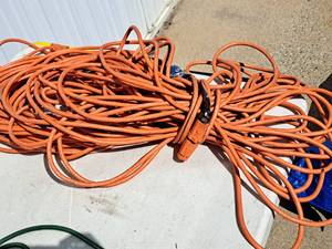 lot 587 image: Lot of (2) Extension Cords