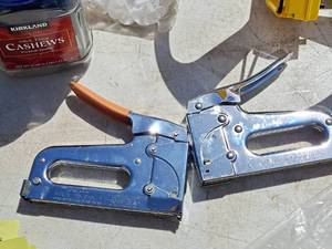 lot 595 image: Arrow Staple Guns
