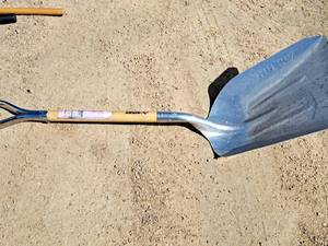 lot 619 image: Husky Scoop Shovel