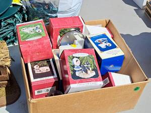 lot 644 image: Lot of (1 Box  12) Hallmark Keepsake Frost Friends Collectors Series Christmas Figurines