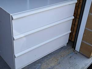 lot 542 image: Bellini 3-drawer Dresser