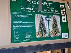 lot 543 image: EZ Connect 7.5 Pre-Lit Dual Color LED Christmas Tree (in original box)