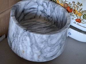 lot 732 image: 7 Marble Bowl