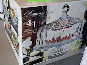 lot 738 image: Shannon Fairmont Crystal 4-in-1 Cake Dome (in original box)
