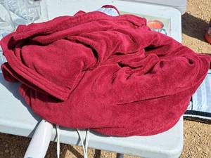 lot 691 image: Seally Heated Throw Blanket