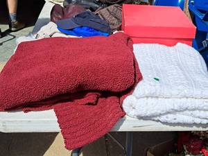 lot 670 image: Lot of (2) Blankets