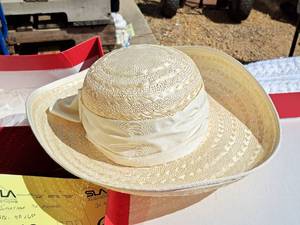 lot 672 image: Talbots Womens Straw Hat