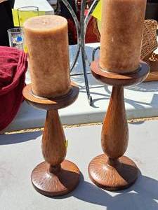 lot 686 image: Lot of (2) Pedestal Candleholders with Candles