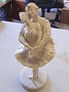 lot 767 image: Franklin Porcelain Swan Lake Limited Edition The Royal Ballet Sculpture