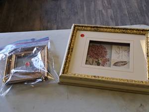 lot 768 image: Lot of (2) Picture Frames