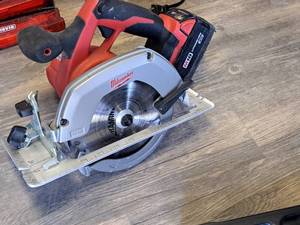 lot 550 image: Milwaukee 18V 6-12 Circular Saw 2630-20 with M18 Lithium-Ion XC Battery