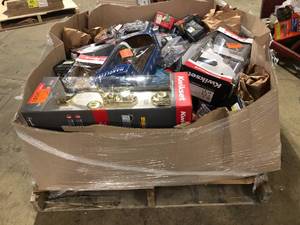 lot 43 image: Gaylord of Door Knobs and Locks Various Models and Conditions  Customer Returns See Pictures