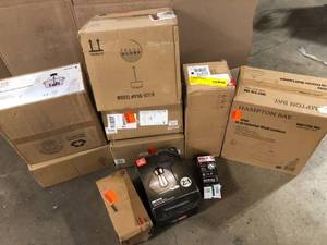lot 46 image: Lot of Mixed Lighting and Misc Customer Returns See Pictures
