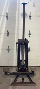 lot 6 image: Vintage Hydraulic Lift