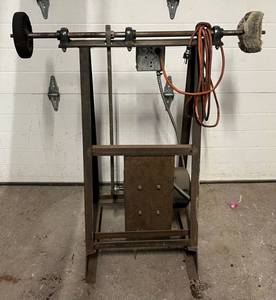 lot 10 image: Vintage Electric Buffer