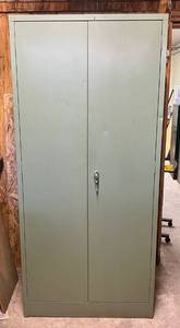 lot 13 image: Large Metal Cabinet 78 T x 36 W 24D With Four Shelves