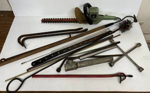 lot 35 image: Group Of Misc. Tools