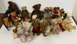 lot 89 image: Large Group Of Cute Cuddly Boyds Bears Some With Tags