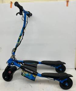 lot 254 image: Razor Trikke E2 (Needs Charger)
