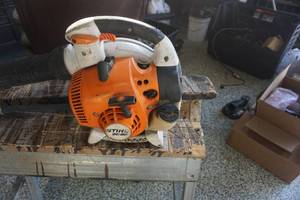 lot 19 image: Stihl Model BG86 Gas Powered Leaf Blower