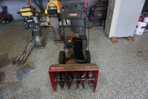 lot 10 image: Craftsman 24 Snow Blower