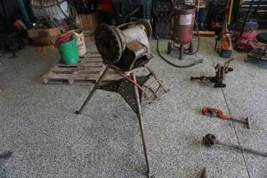 lot 11 image: Ridgid Model 300 Compact Electric Pipe Threading Machine and Stand