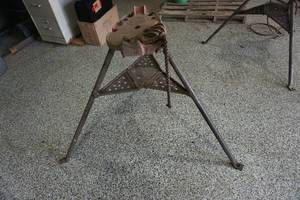 lot 12 image: Ridgid Model 450 Tristand Pipe Threading Tri Pod Stand