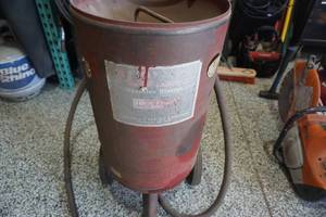 lot 17 image: Abrasive Sand Blasting Pot 6 Cubic Feet