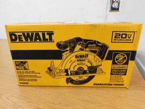 NEW - DEWALT  20V MAX Cordless Brushless 6-12 in. Circular Saw (Tool Only)