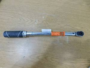 Husky  20 ft.lbs. to 100 ft.lbs. 38 in. Drive Torque Wrench