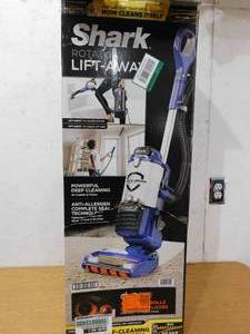 Shark  Lift-Away Upright Vacuum with DuoClean and Self-Cleaning Brush Roll Vacuum Cleaner