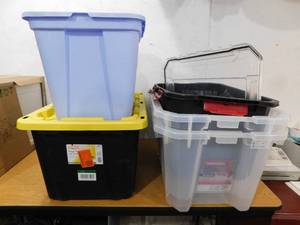 (5) Storage tote lot