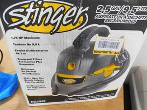 Stinger  2.5 Gallon 1.75 Peak HP Compact WetDry Shop Vacuum with Filter Bag, Hose