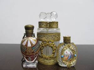 lot 15 image: Group of Vintage & Antique Small Perfume Bottles