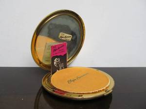 lot 18 image: MINT NOS Unused 1950s era ELGIN America Gold Tone Compact wButterfly Design