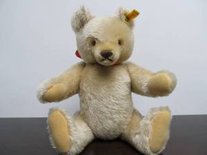 lot 20 image: 12 STEIFF Jointed Teddy Bear