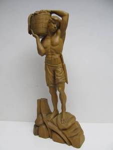 lot 51 image: Excellent Large Vintage South American Carved Wood Statue