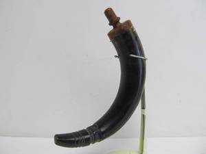 lot 65 image: Primitive Antique Genuine Powderhorn 